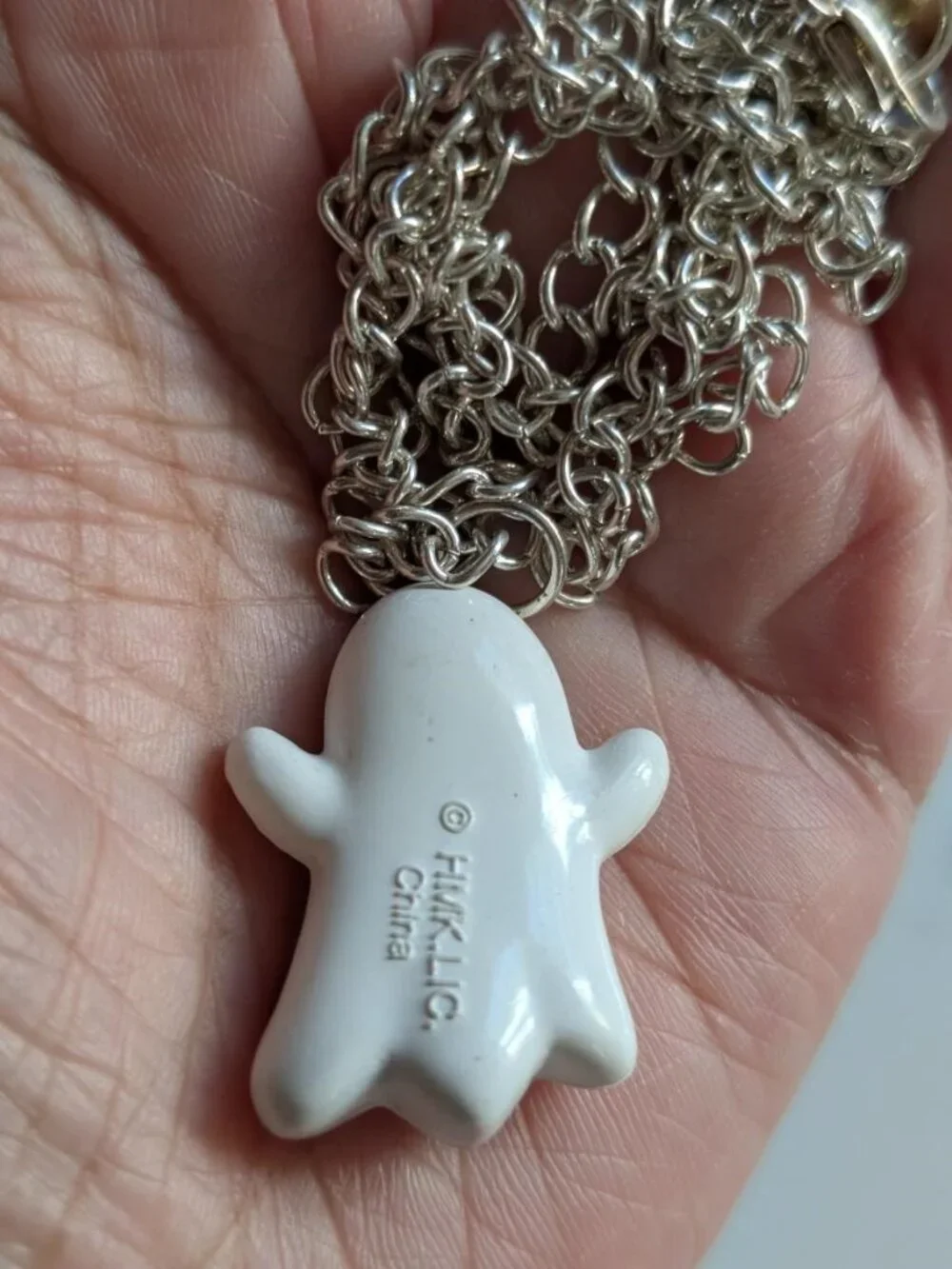 Cute Vintage Halloween Glossy White Resin Happy Smiling Ghost Pendant Necklace
